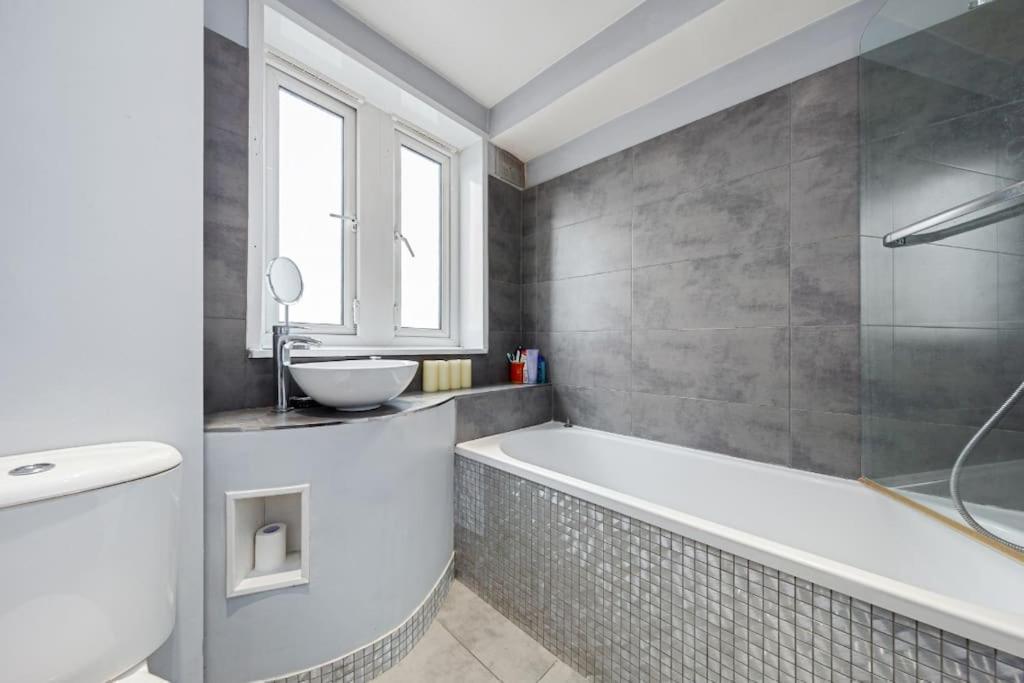 Top Floor 1 Bedroom Apartment With Views Over London Eksteriør billede